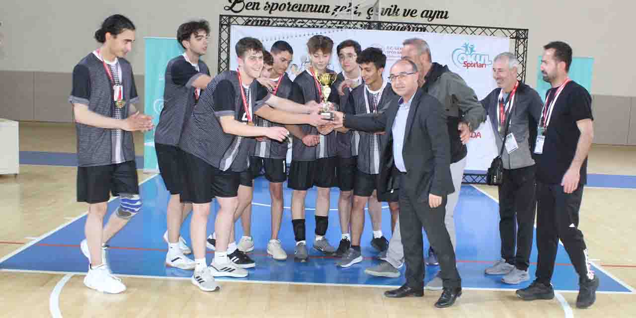 Eskişehir'de voleybol müsabakalarında kazanan belli oldu