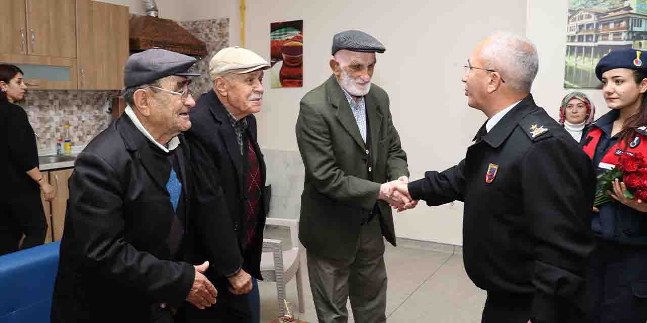 Eskişehir jandarmasından koca çınarlara ziyaret