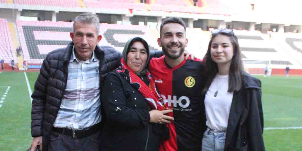 Başarılı oyuncu yalnız değildi