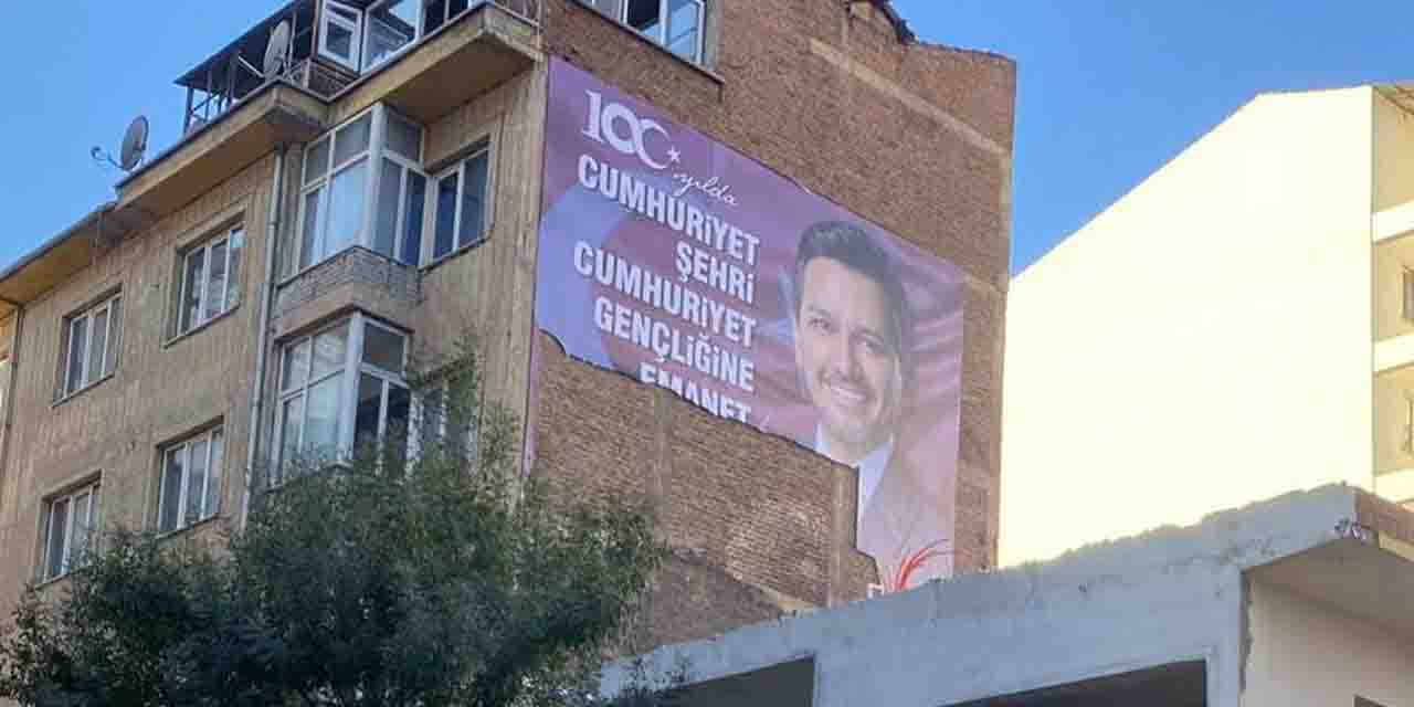 Melih Aydın'ın afiş tepkisine Büyükşehir'den cevap