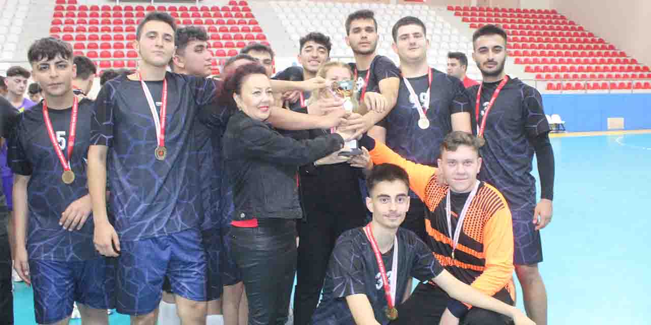 Kupalar sahiplerini buldu
