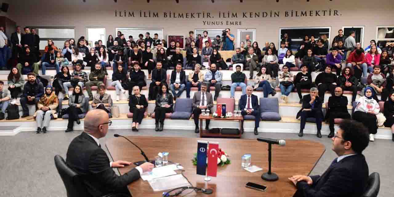 Eskişehir'de o söyleşinin ilk konuğu Prof. Dr. Bilgin oldu