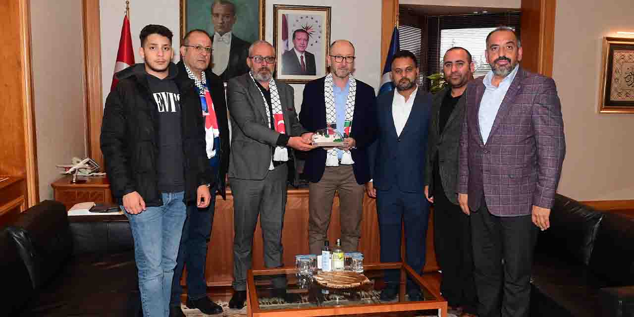 Filistin Derneği'nden rektöre ziyaret