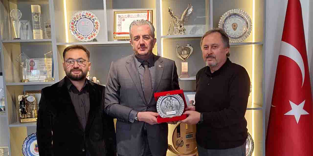EASKF'den Sürmeli'ye teşekkür plaketi