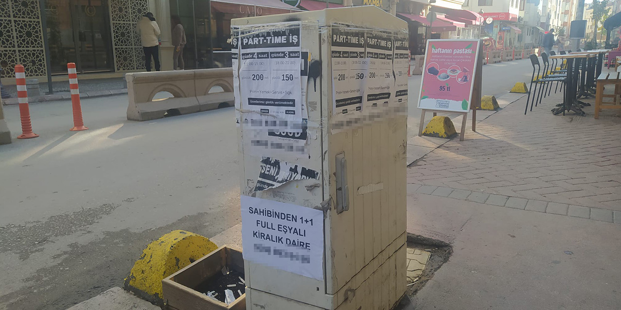 Elektrik panosu değil sanki ilan panosu