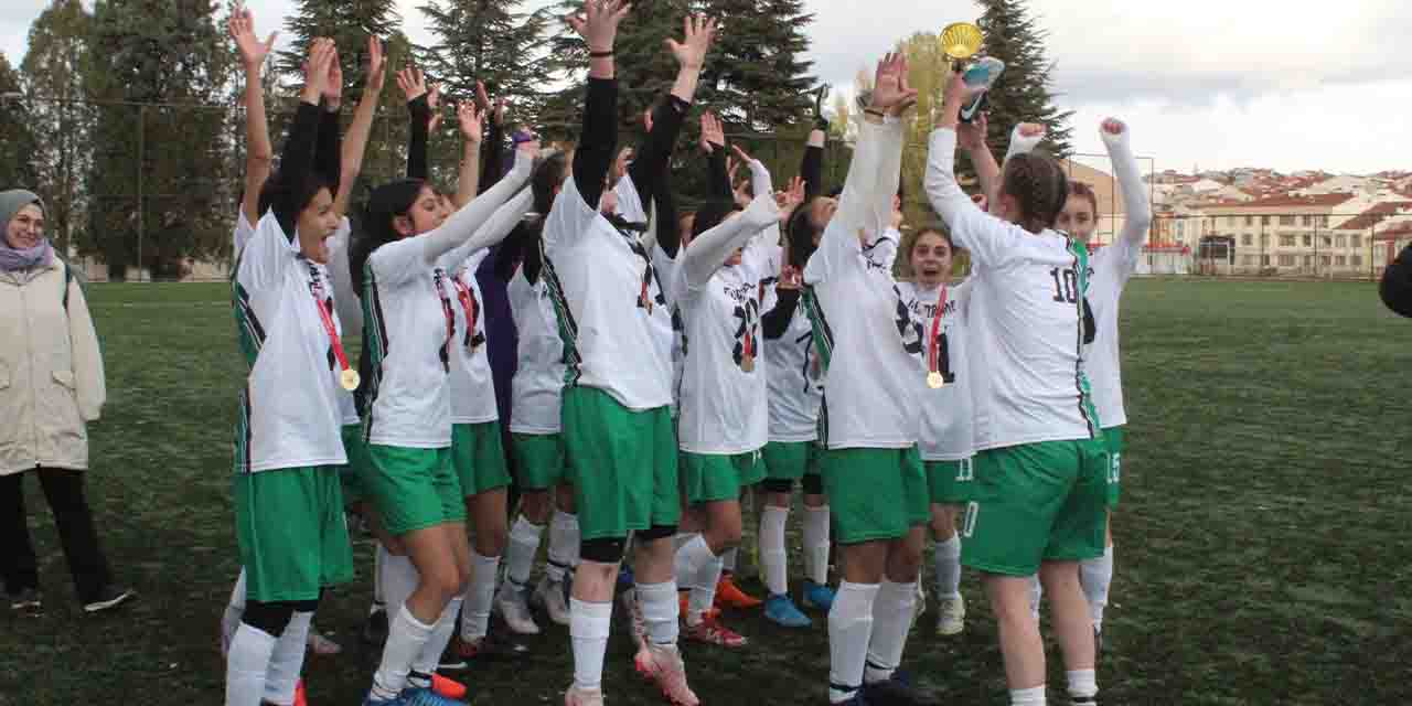 Futbolun kraliçesi Ahi Evran Mtal oldu
