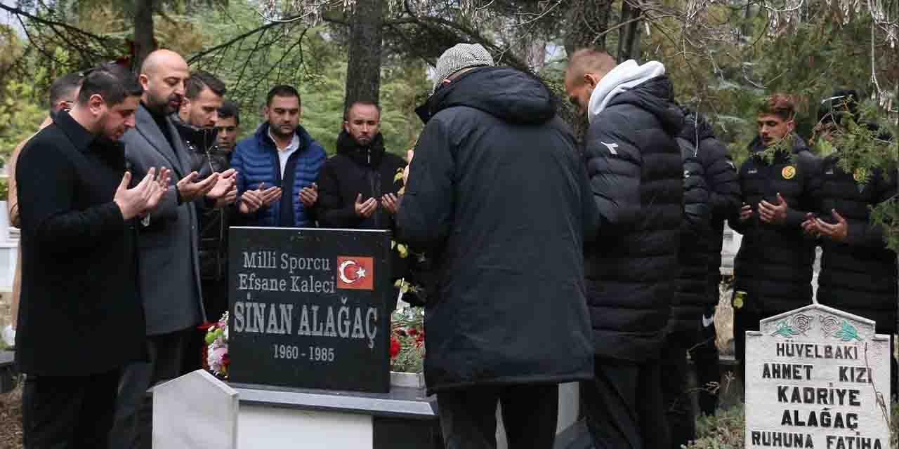 Eskişehirspor'dan kabir ziyareti