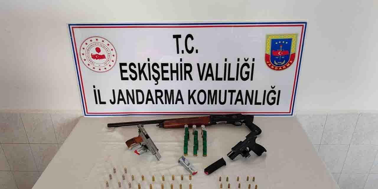 Kaçak silah ve mermi satan şahıslara jandarma darbesi