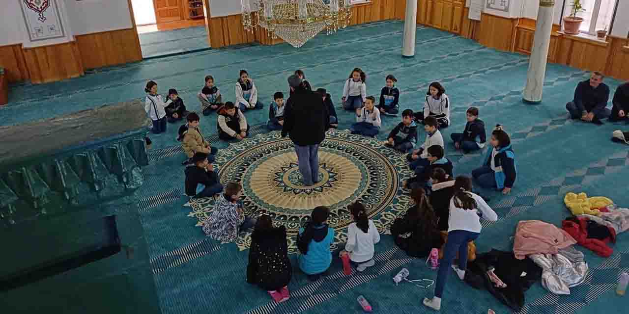 İlkokul öğrencilerinden camilere ziyaret
