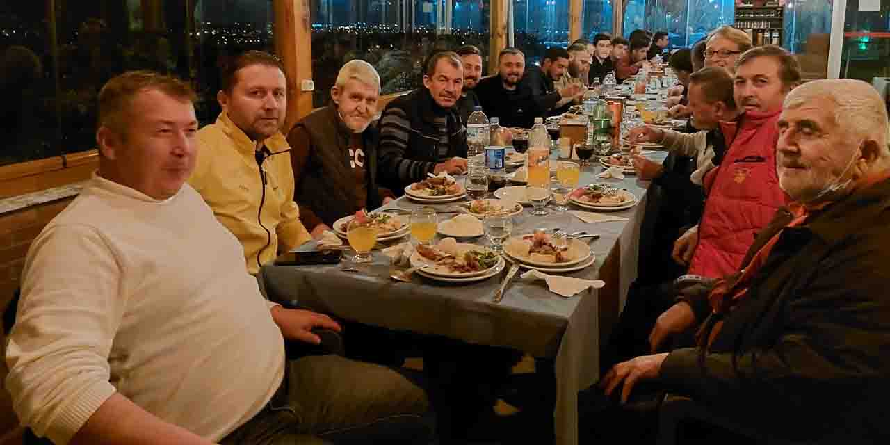Adanırspor'da yemekli kutlama