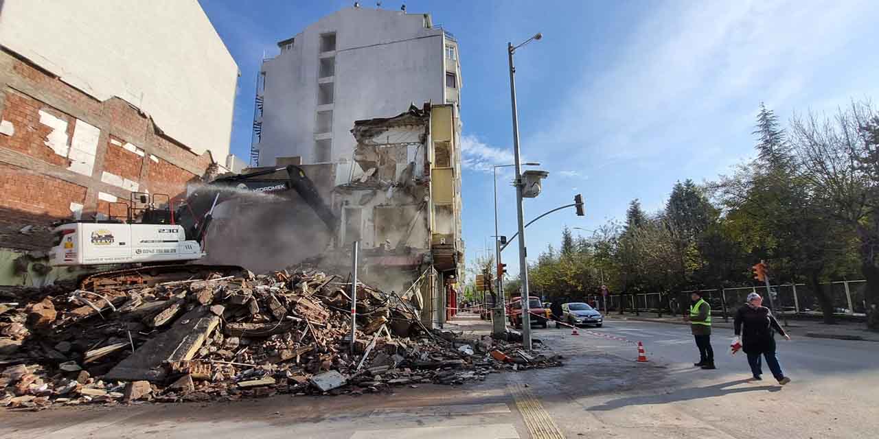 Eskişehir'de korkutan yıkım!