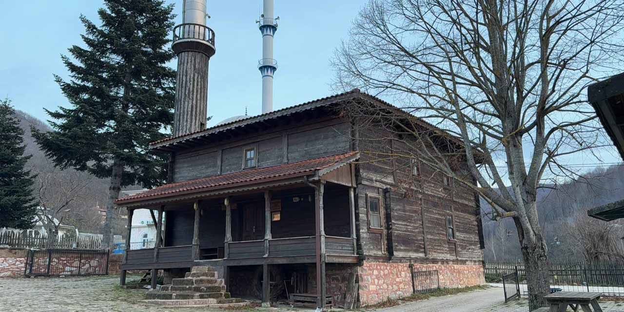 Bursa'da 136 yıllık cami tek bir çivi çakılmadan inşa edildi