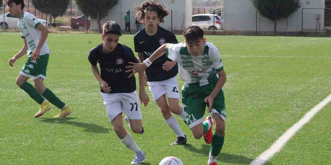 U16 Ligi'nde yarı finalistler belirleniyor