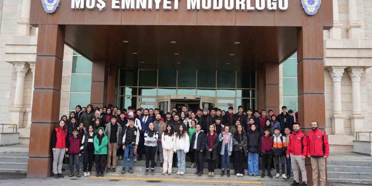Muş’ta öğrencilerin konser ve sinema keyfi