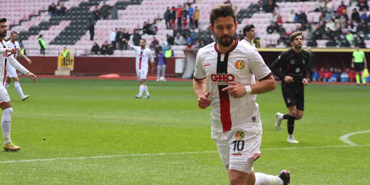 Fatih Çakır ilk 11'de yerini aldı