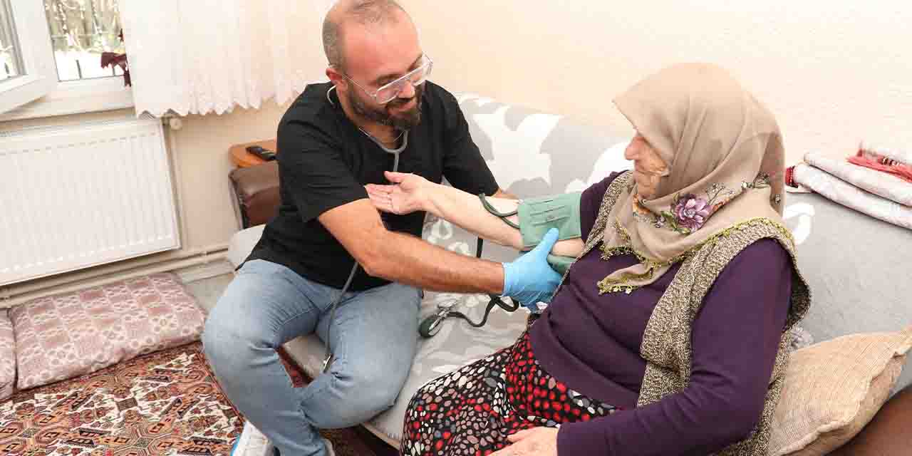 Yaşlı çiften Başkan Kurt'a hayır duası!