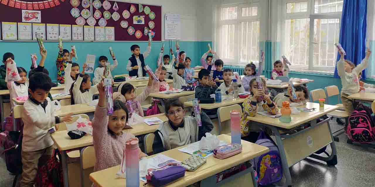 Miniklere diş sağlığı ve beslenme eğitimleri verildi