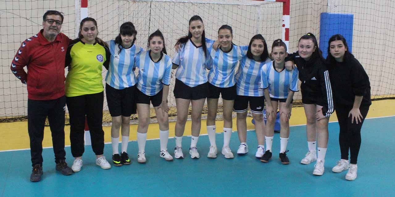 Eskişehir futsalda sahne kızların