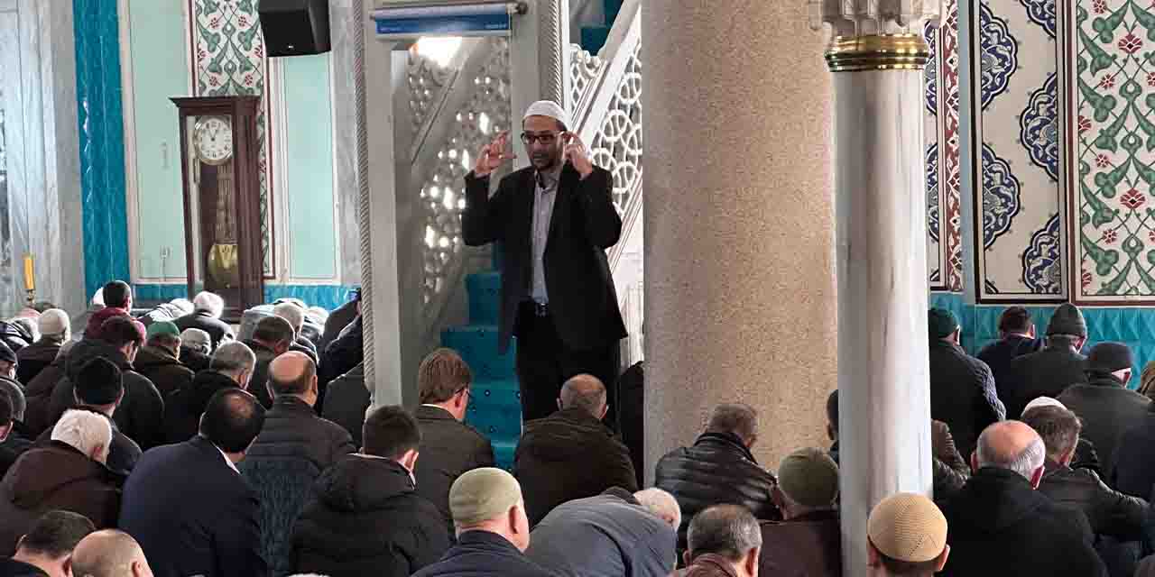 Eskişehir'de imamdan işitme engellilere özel anlatım