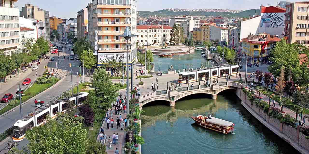 Emniyetten Eskişehir'de o caddelere yılbaşı düzenlemesi