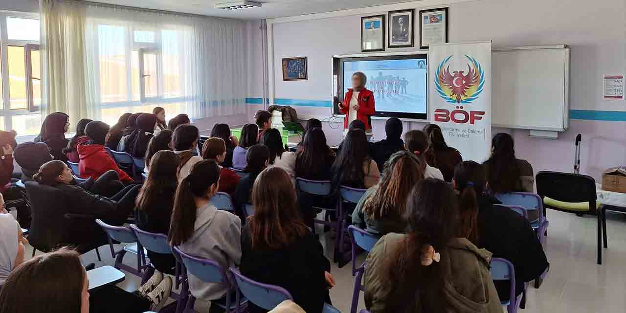 Eskişehir polislerinden öğrencilerle terörle mücadele sunumu