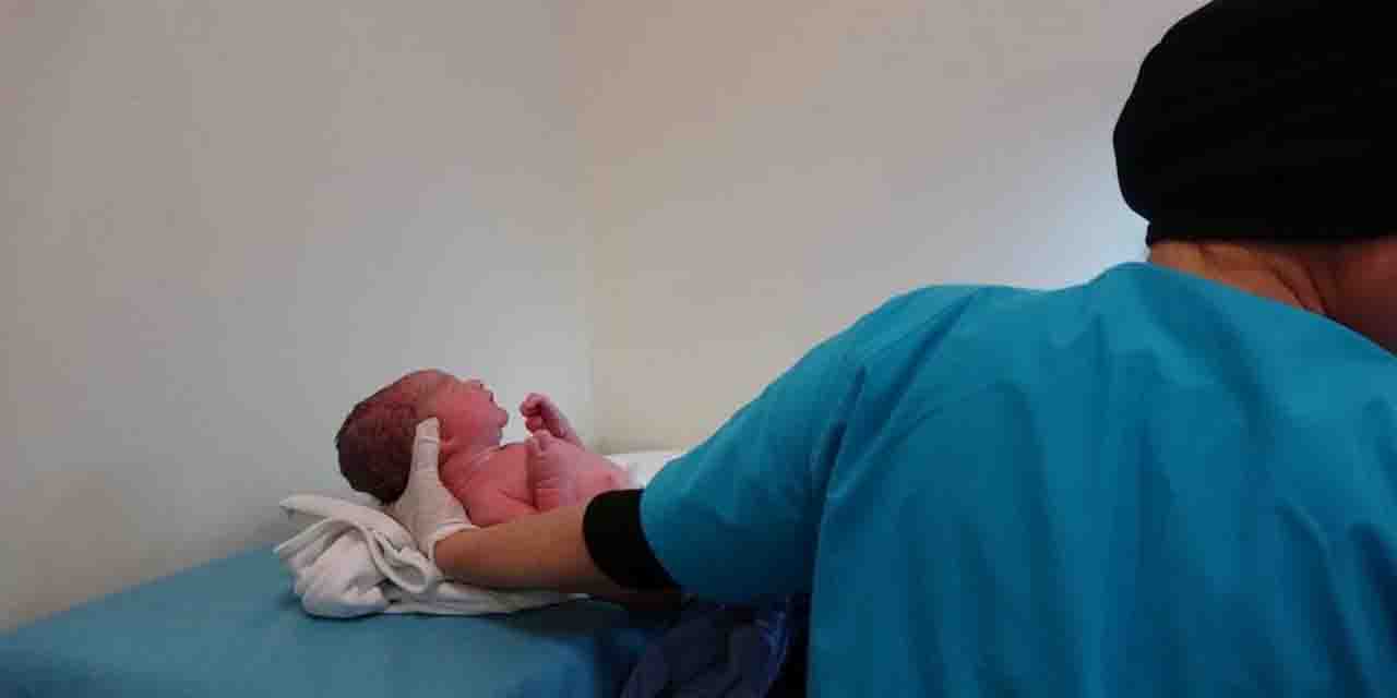 Yeni yılın ilk bebekleri dünyaya gözlerini açtı