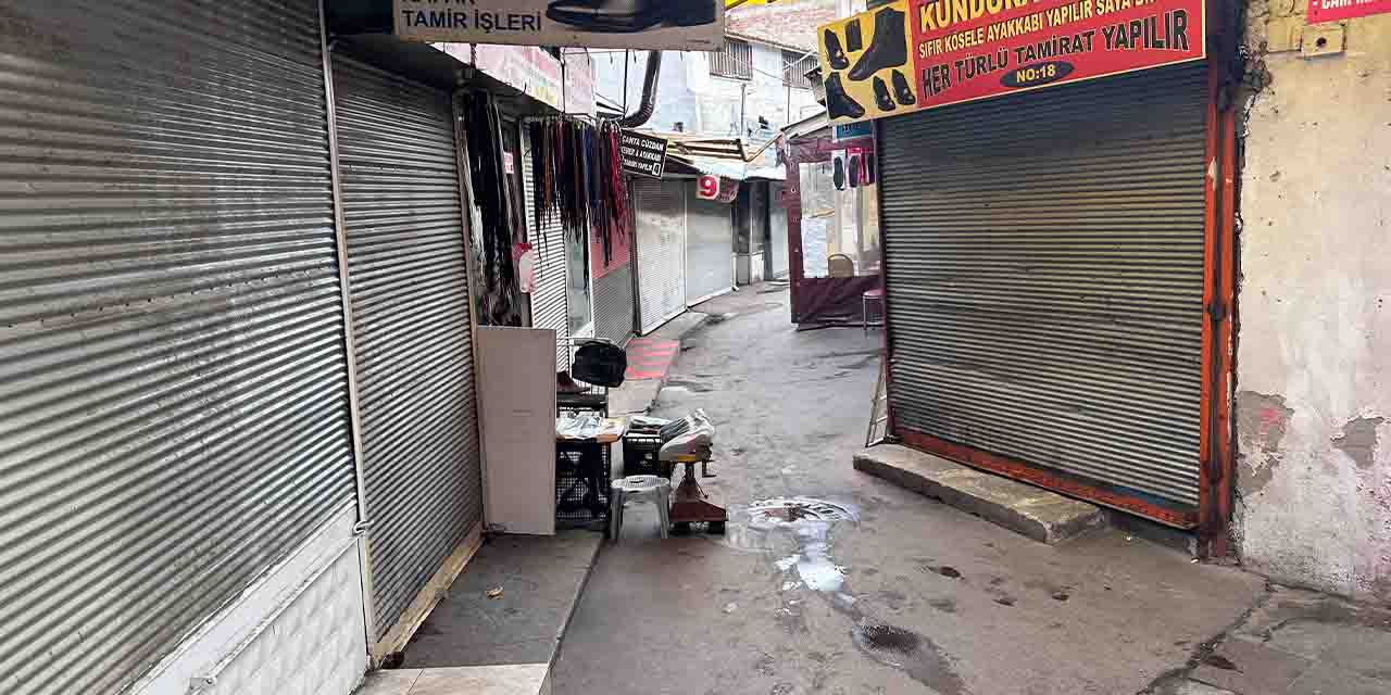 Eskişehir'de yeni yılın ilk günü esnaf kepenk kapattı