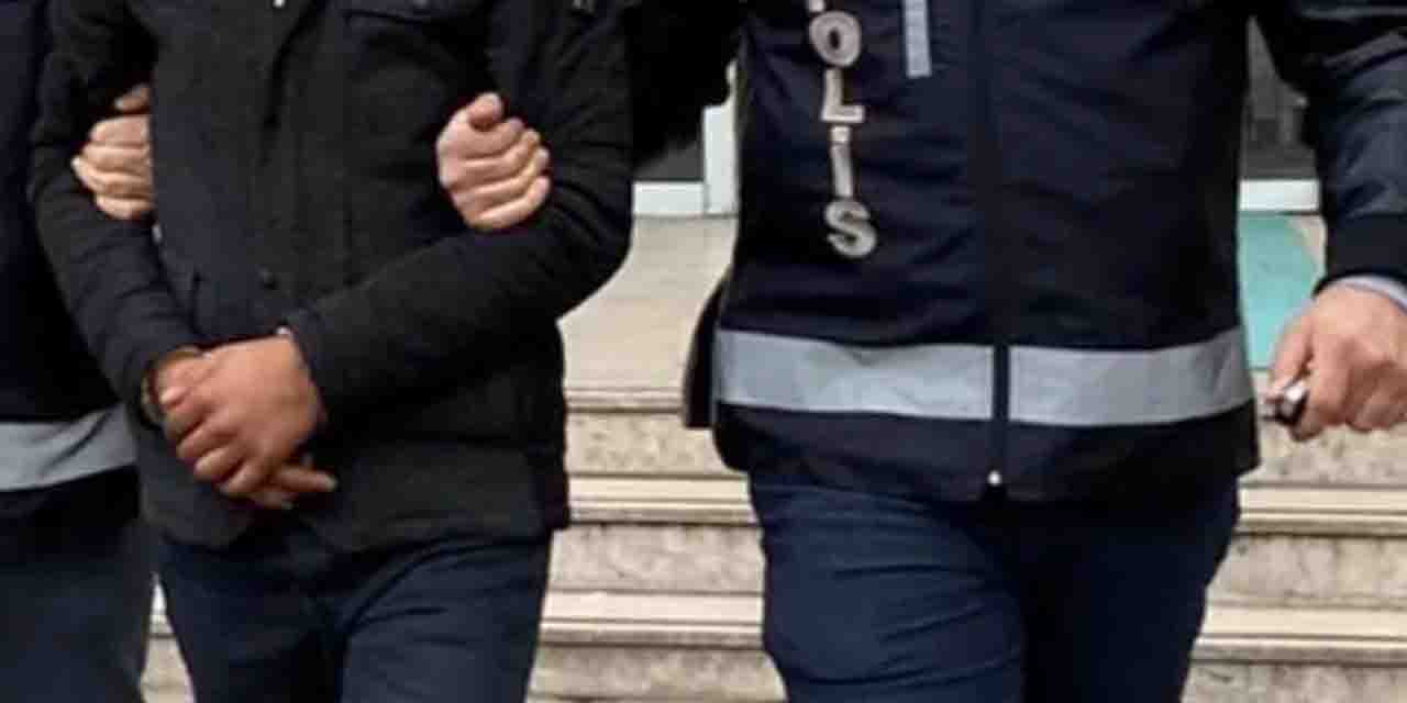 Eskişehir'de polis ruhsatsız silah ve bıçak ele geçirdi