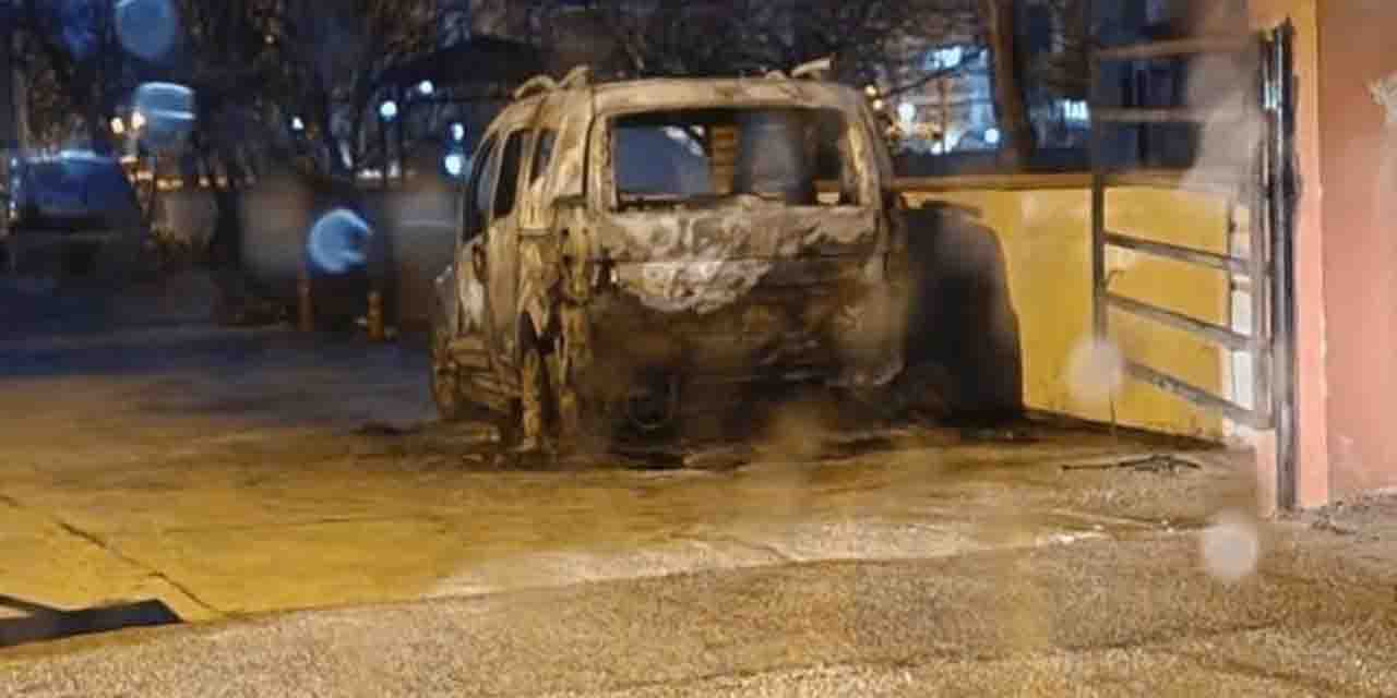 Eskişehir'de park halindeki araç küle döndü