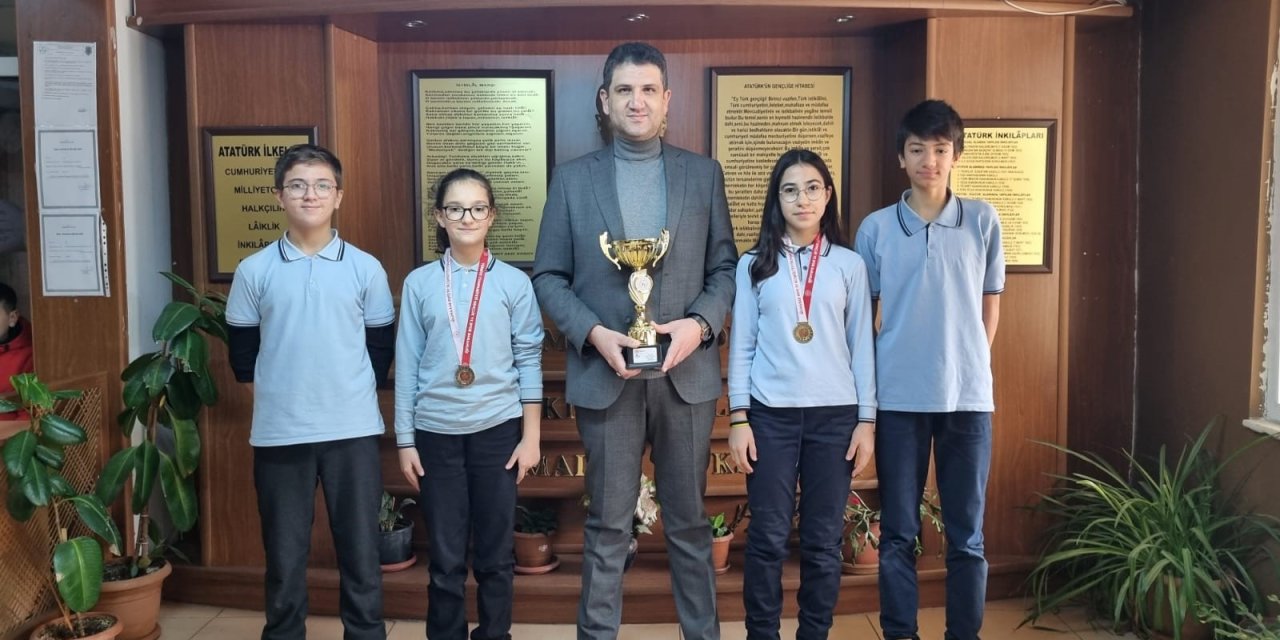 Eskişehir Ticaret Borsası Ortaokulu'na birincilik ödülü