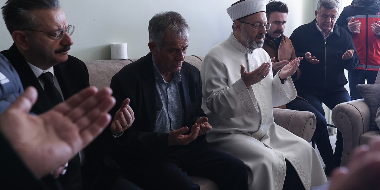 Diyanet İşleri Başkanı ve Validen şehidin evine ziyaret