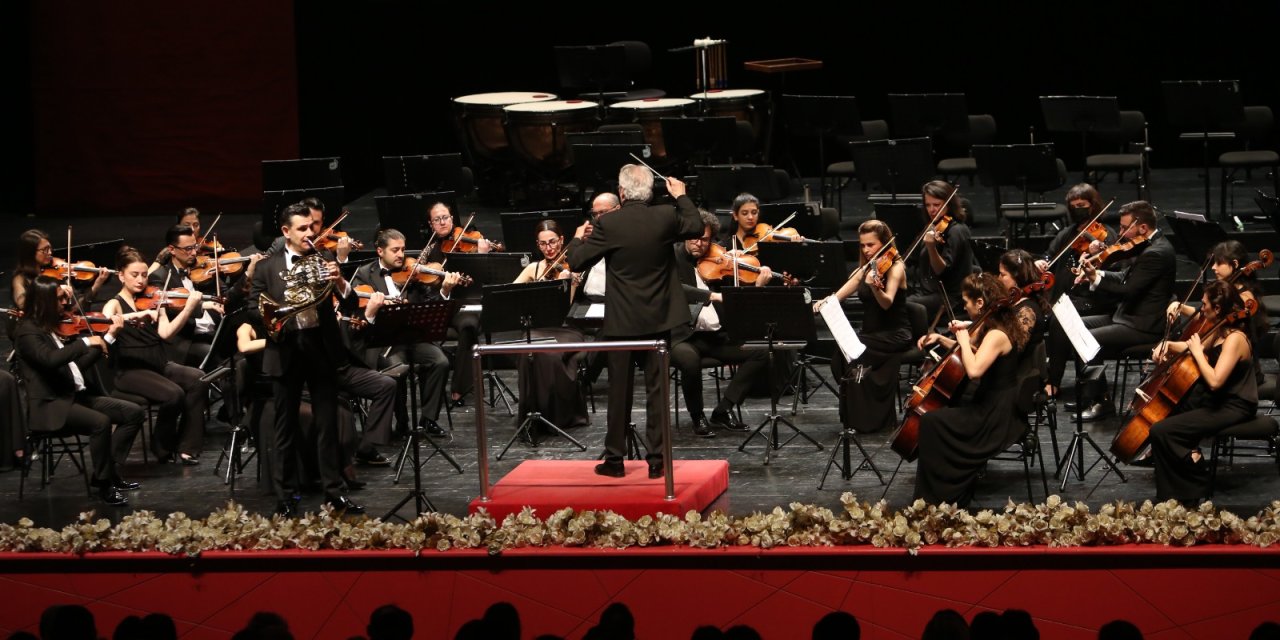Senfoni Orkestrası'ndan dinleyicilere müzik ziyafeti