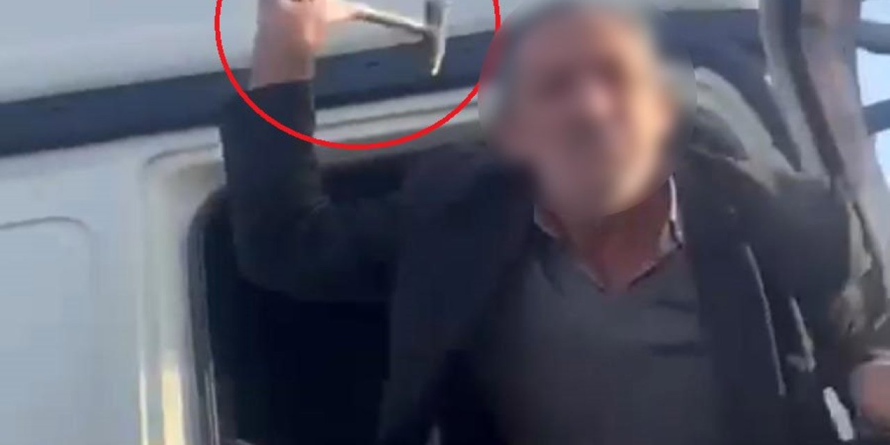 Trafikte tartıştığı adama çekiçle saldırdı