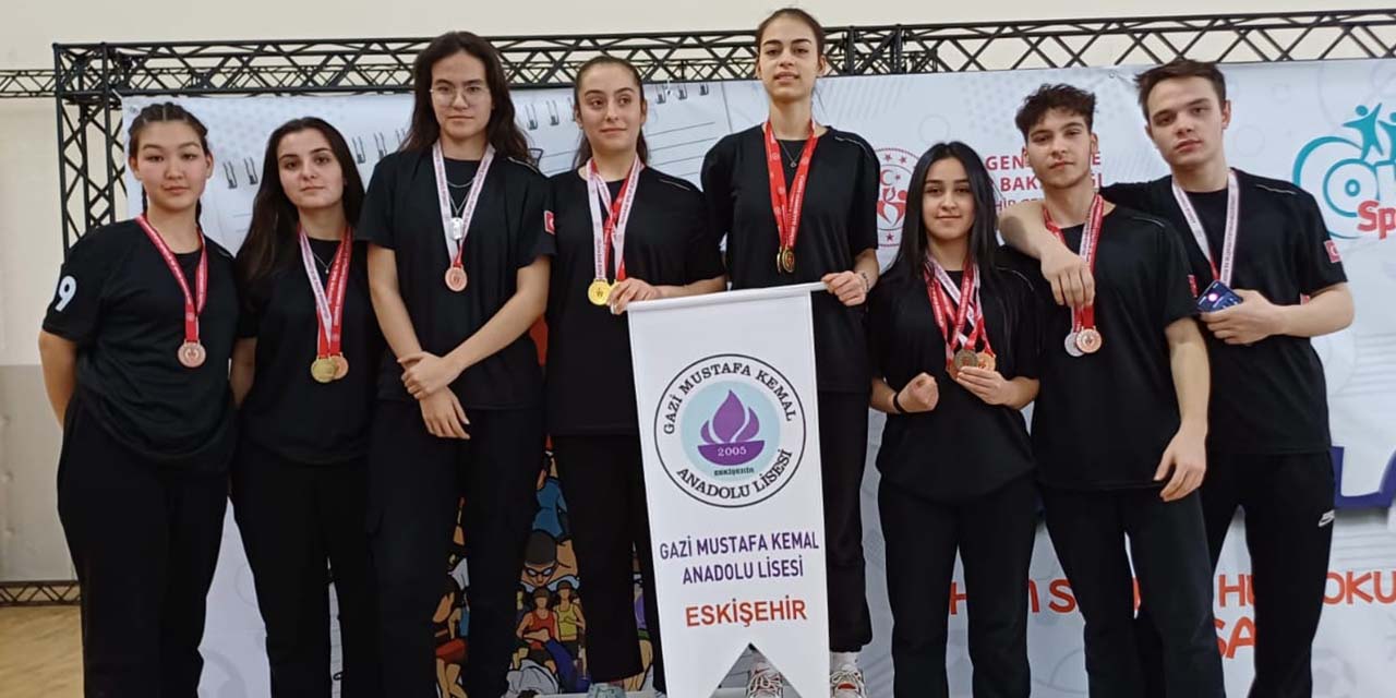 Bilek güreşine damga vurdular