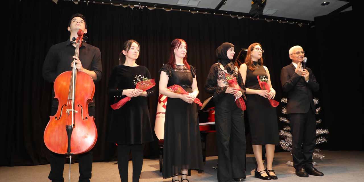 Eskişehir'de öğrencilerden müzik ziyafeti