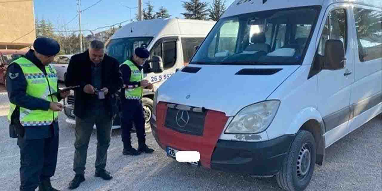 Jandarmadan bin okul servis aracına denetim