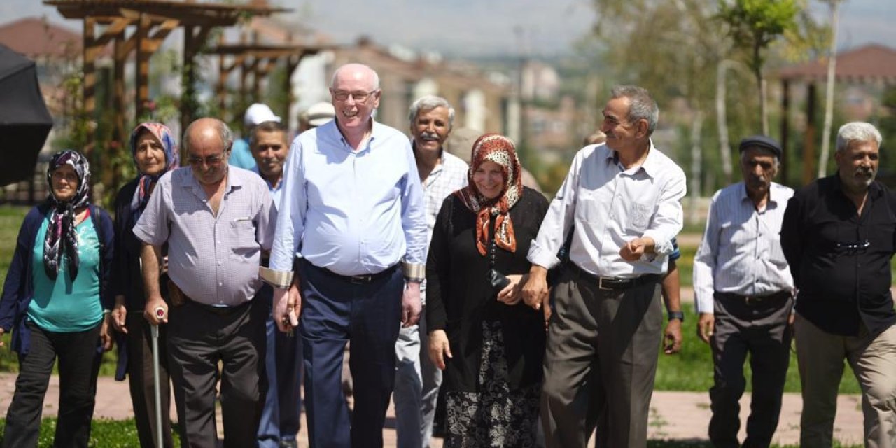 Başkan Kurt emekliyi yalnız bırakmıyor