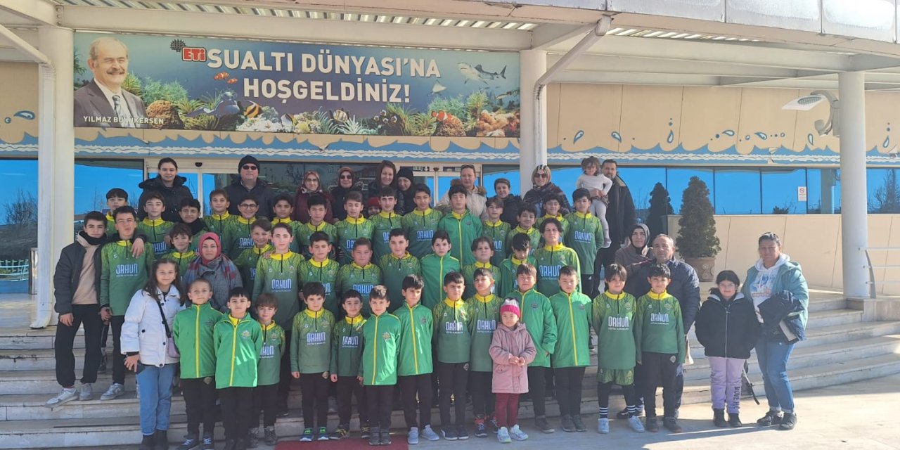 Ihlamurkentsporlu çocuklara karne hediyesi