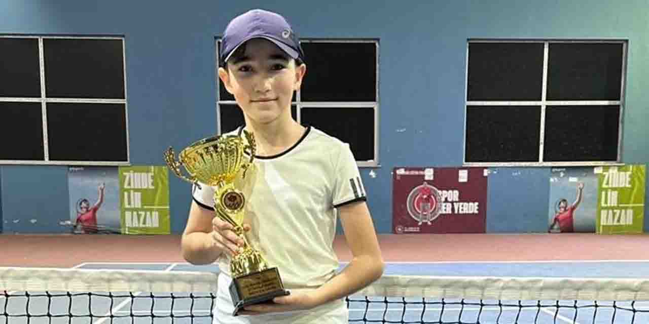 Eskişehirli genç sporcu tenis turnuvasında şampiyon oldu