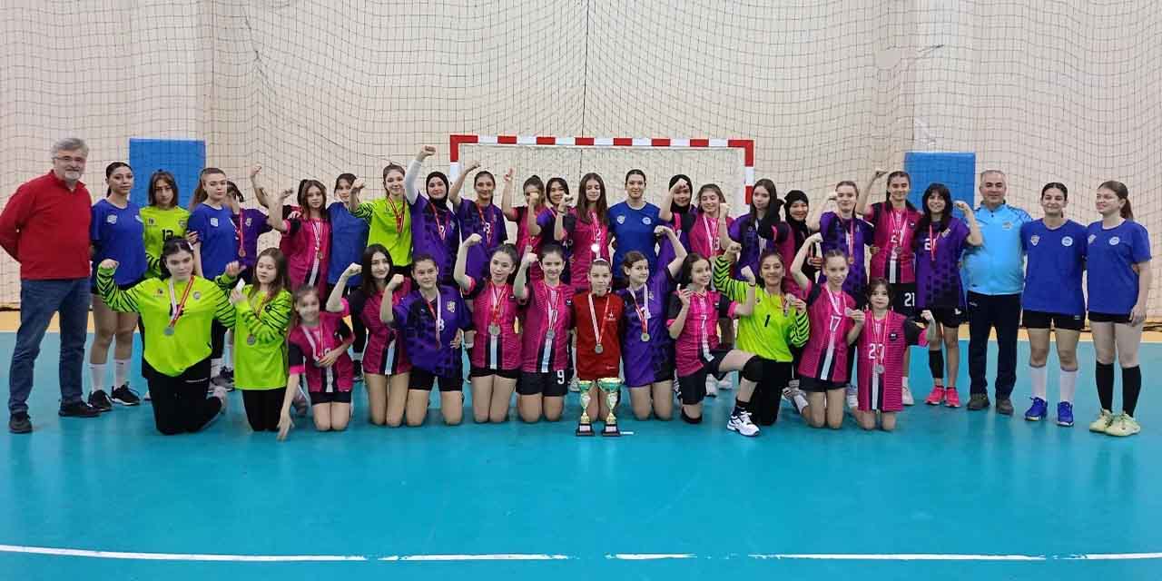 Hentbolda kupalar sahiplerini buldu