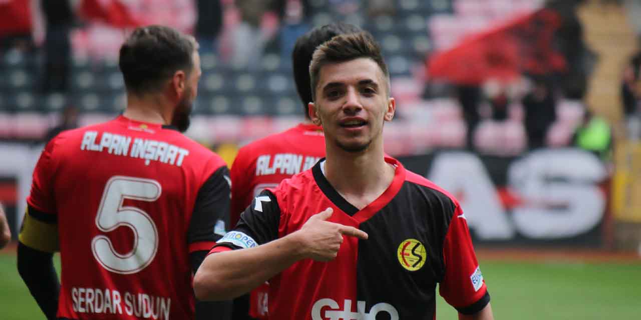 Ahmet Sezer ilk maçına çıktı