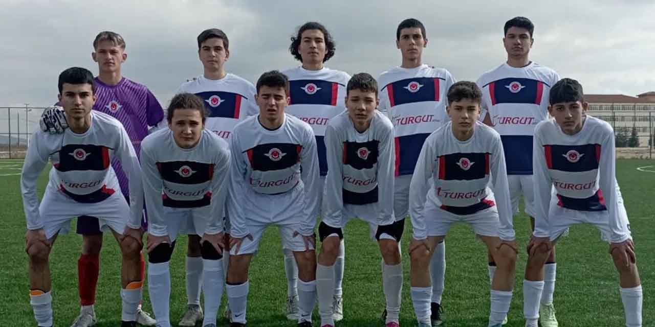 U17’ler sahne aldı