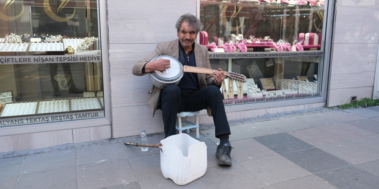 Türkiye’de her şehri gezip müziğini yapıyor