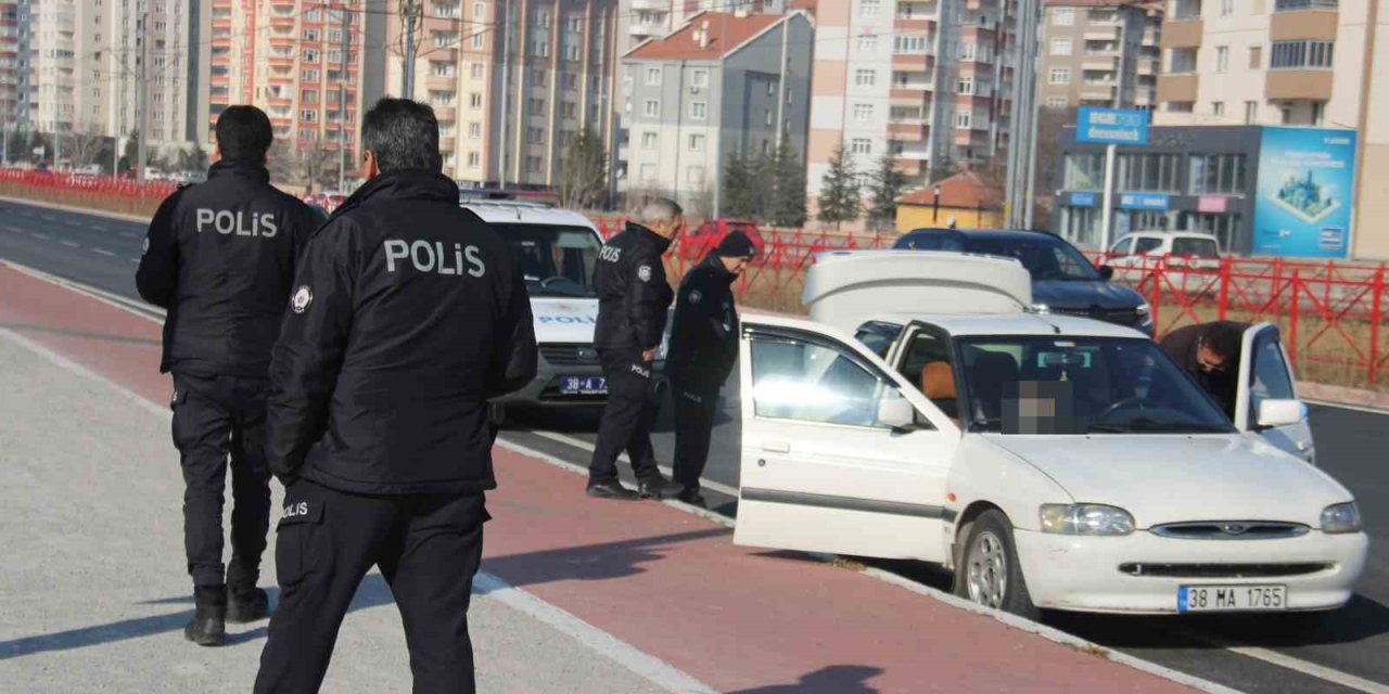 Aracın içinde ölü bulundu