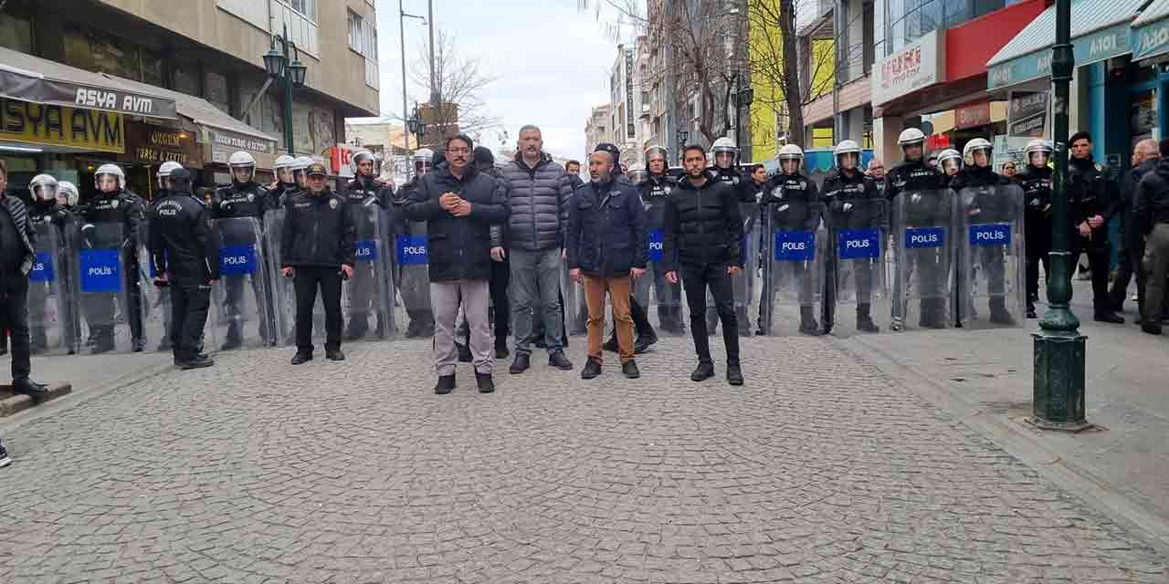Eskişehir'de emeklinin isyanına polis barikatı