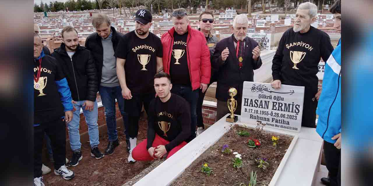 Adanırspor kupayı mezara götürdü