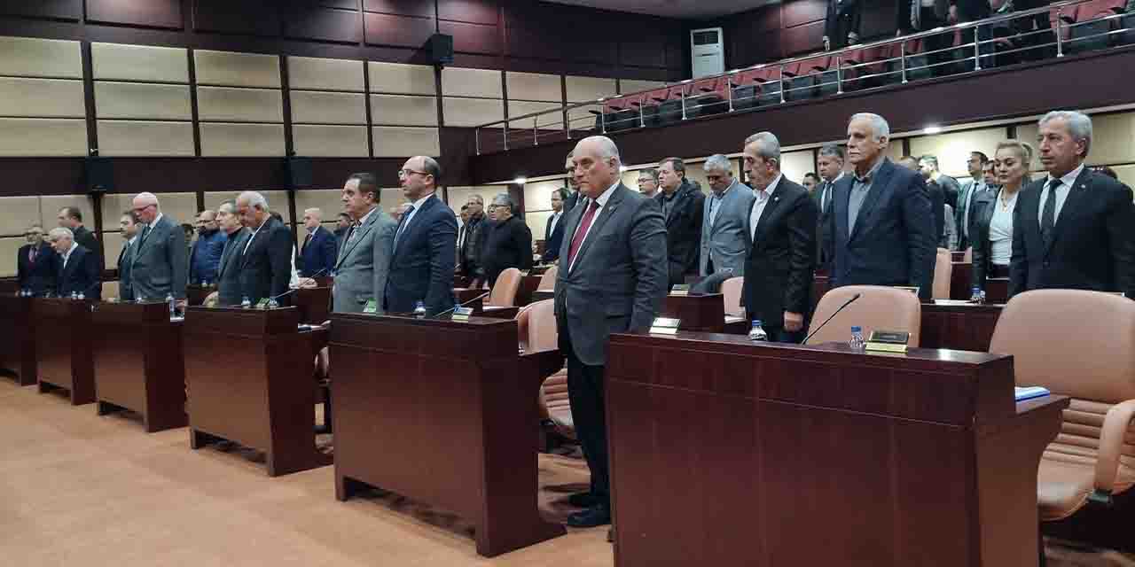 Büyükşehir Meclisi'nde Mustafa Önder için saygı duruşu