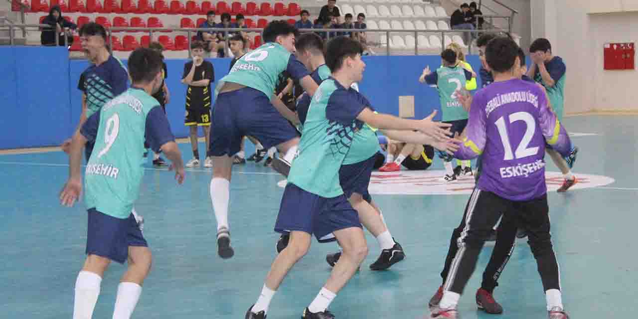 Çeyrek finalistler belirleniyor