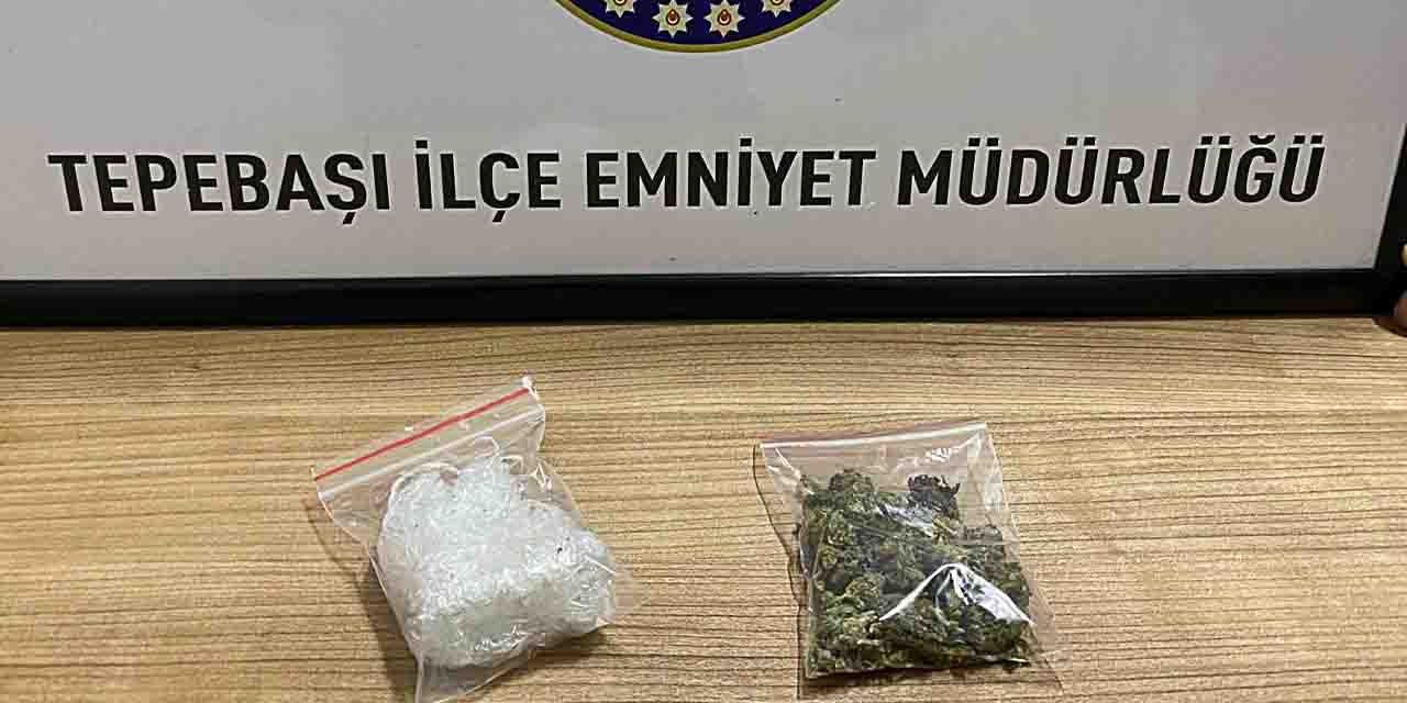 Polisin şüphelendiği kişilerin üzerinden uyuşturucu çıktı