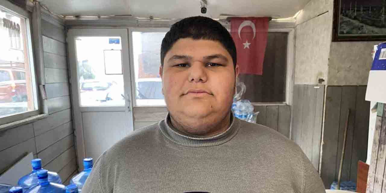 Şaka yaparken, arkadaşının kafasını yaktı